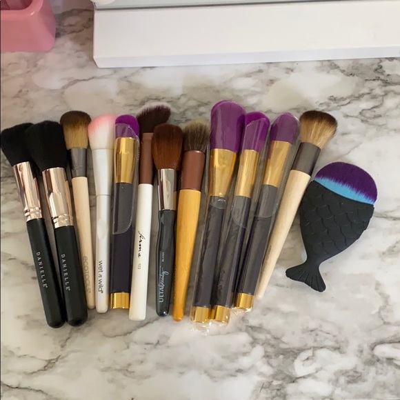 Makeup Brushes Bundle - Picture 1 of 5